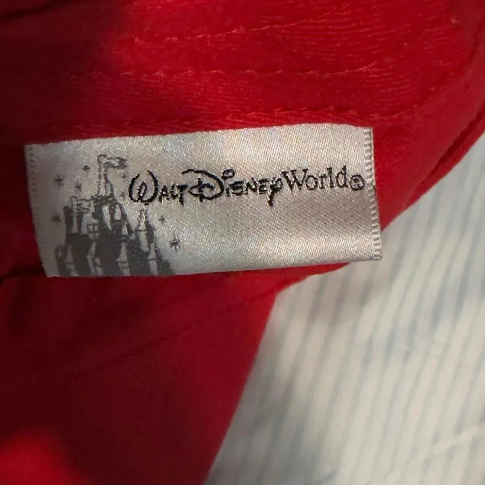 Red Disney Minnie Mouse baseball cap #disneyland #minniemouse #baseballcap